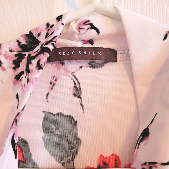 Suzy Shier Floral Sleeveless Blouse Size S. - Picture 3 of 4